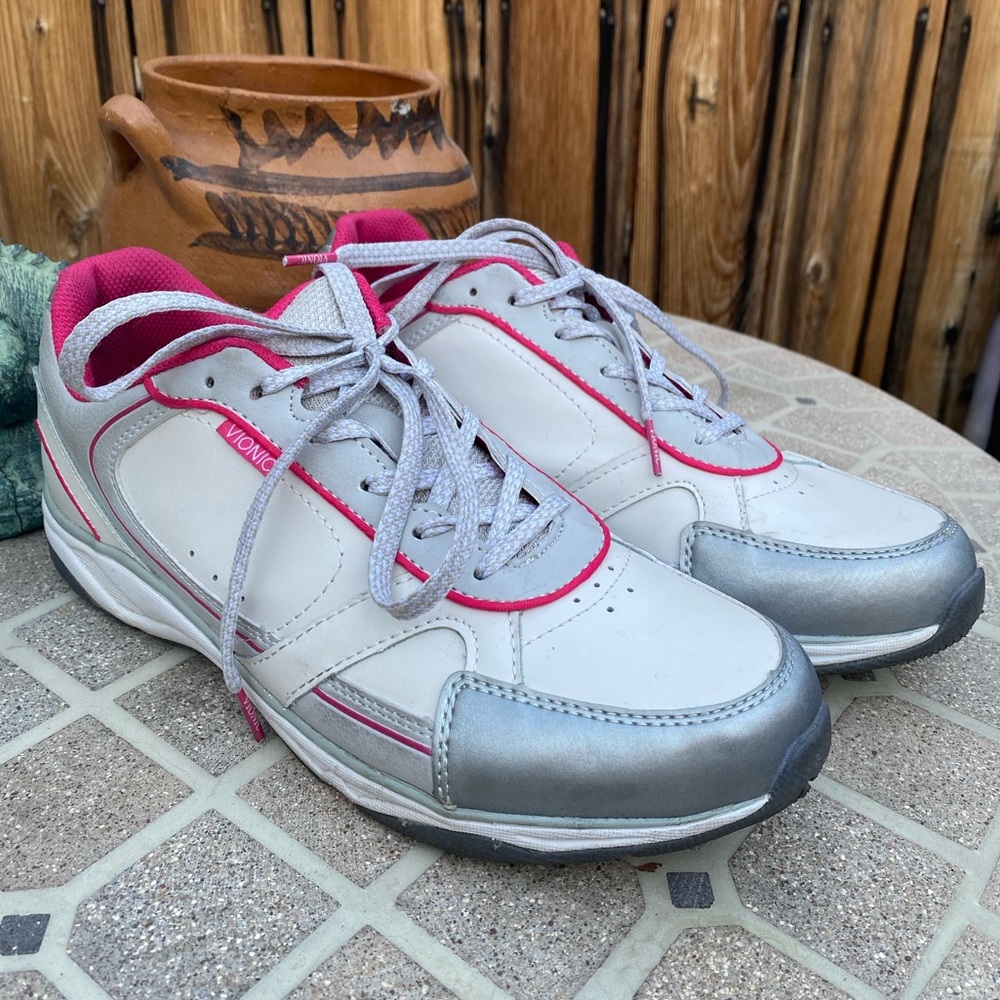 Vionic Orthopedic Sneakers View 2